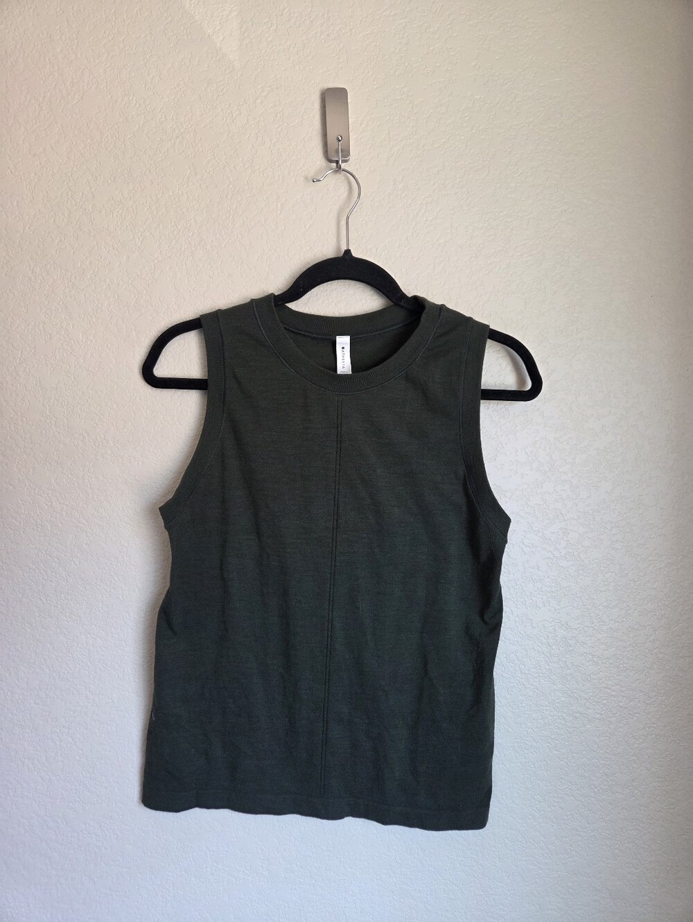 Athleta Ascent Seamless Tank Size Large Olive Green